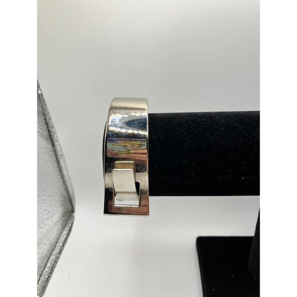 Buckle Shaped Modern Silver-Tone Hinged Bracelet! - Picture 13 of 13